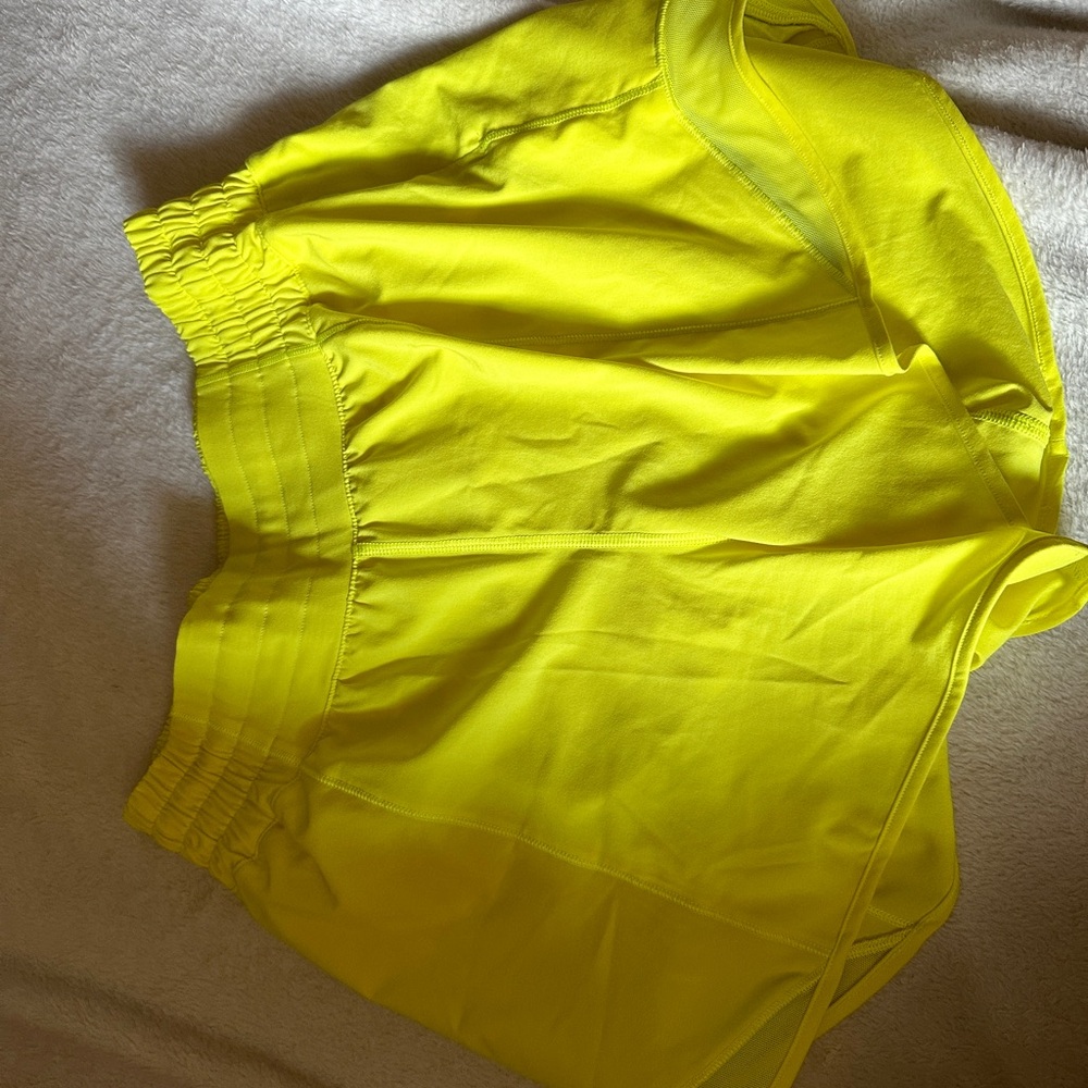 - Lululemon HOTTY HOT HR 4” inseam size 6